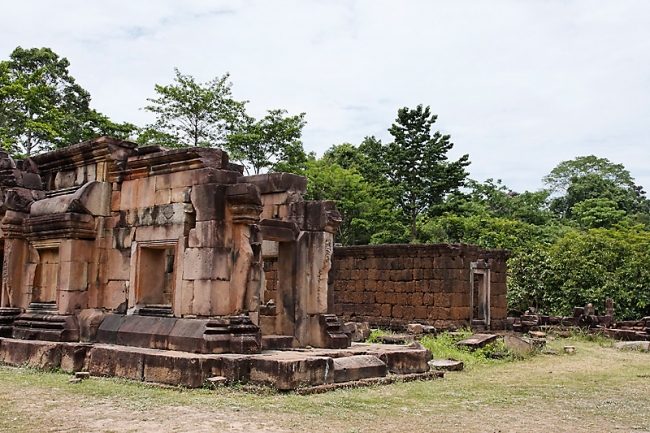 27-Prasat Ta Muen Thom-015
